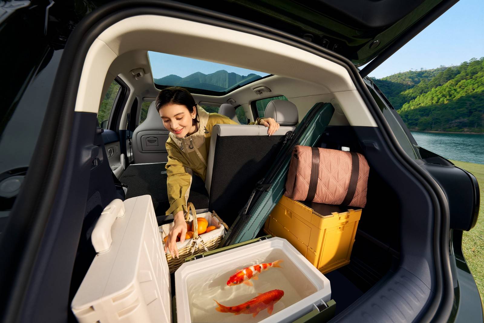 露营-后备箱下沉空间.jpg